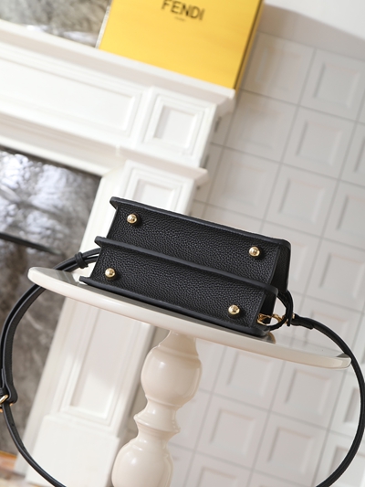 フェンディバッグ素材ディテール